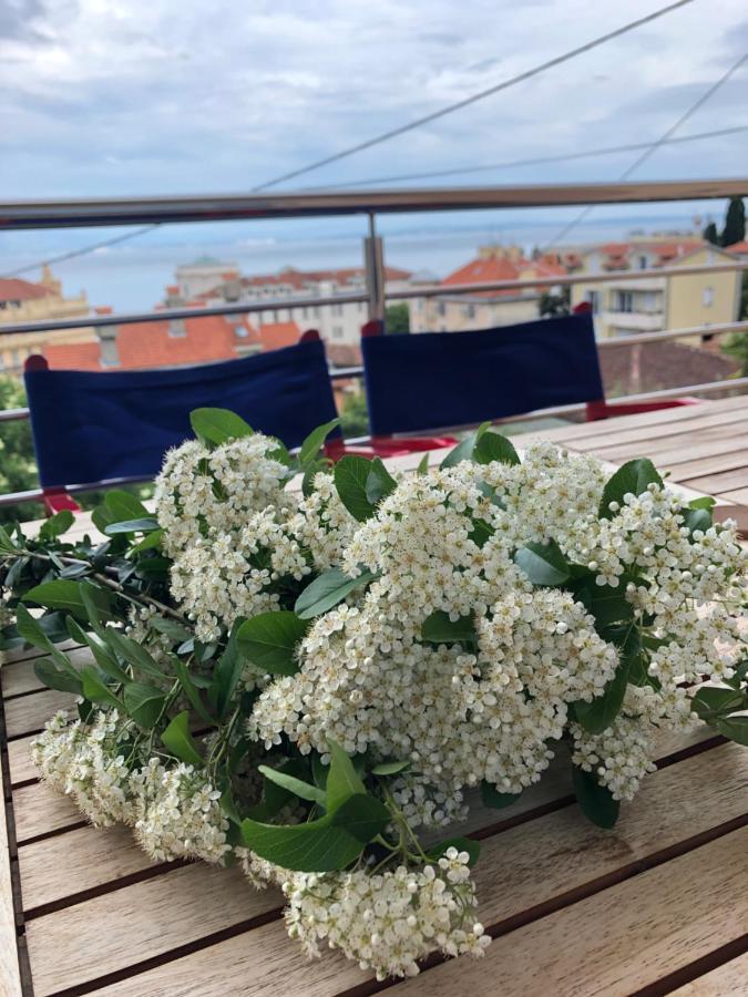 Almare Apartment *